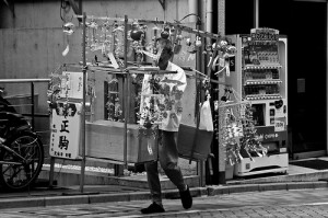 3628575618-akasaka-street-vendor2